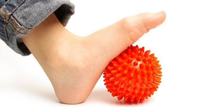 Чому набрякають ноги: причини симптоми і методи лікування