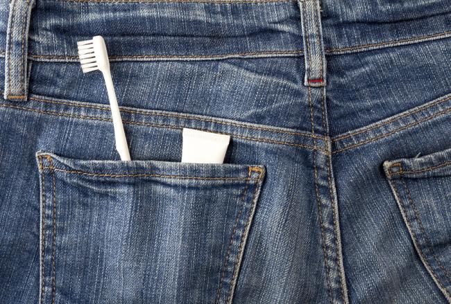 Як і чим можна швидко вивести свіжі і старі жирні плями з джинсів? – ефективні народні засоби