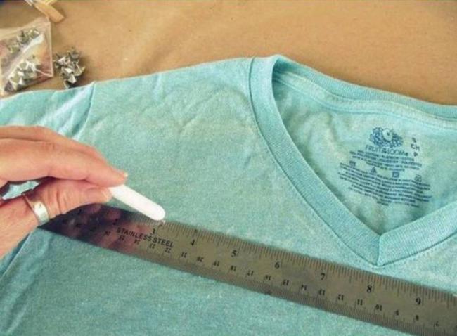Зменшення розміру футболки з бавовни або синтетики в домашніх умовах – корисні поради