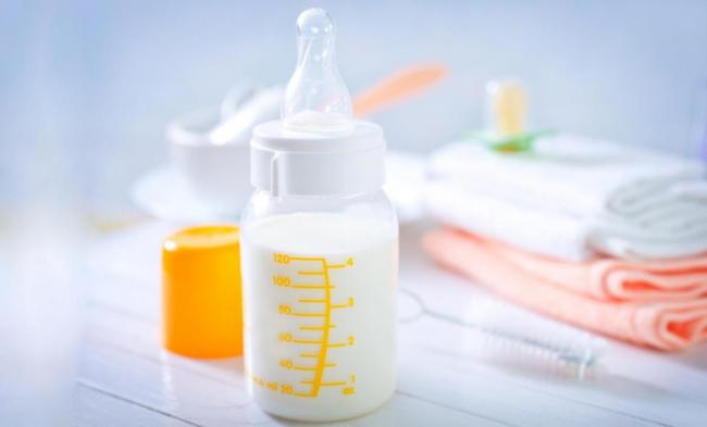 Правильно стерилізуємо пляшечки для новонароджених (кипятіння, мікрохвильова піч, паровий стерилізатор, посудомийна машина, холодний метод) в домашніх умовах; опис причин та підготовчого етапу