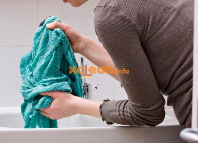 Як в домашніх умовах правильно випрати плед з різних матеріалів руками і в пральній машині? – флісовий, вовняної, з ворсом, а також з мікрофібри і синтетики