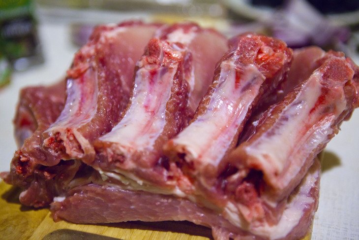 Як приготувати соковиті свинячі ребра в духовці: ТОП 5 кращих рецептів з ФОТО запечених реберець з картоплею і не тільки