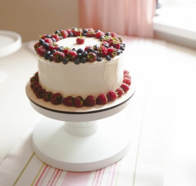 Бісквітний торт: ТОП 10 найбільш смачних рецептів + покрокові ФОТО