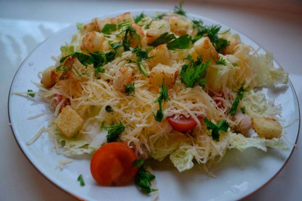 Простий салат з куркою: 15 найбільш смачних рецептів