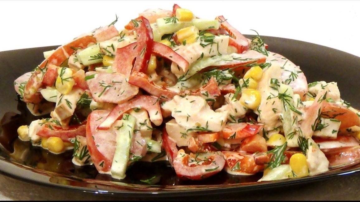 Простий салат з куркою: 15 найбільш смачних рецептів