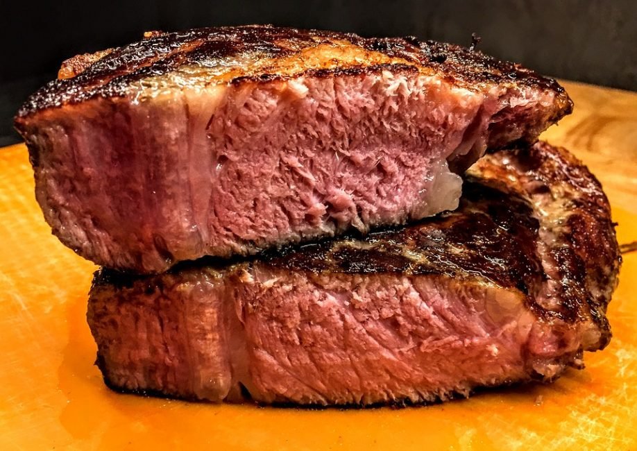 Стейк з яловичини на сковороді: ТОП 10 кращих покрокових рецептів