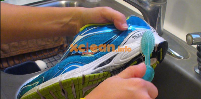 Як правильно прати кросівки з різних матеріалів в пральній машині і вручну (шкіра, замша, штучні матеріали, текстиль)? – відповідні температура і режим