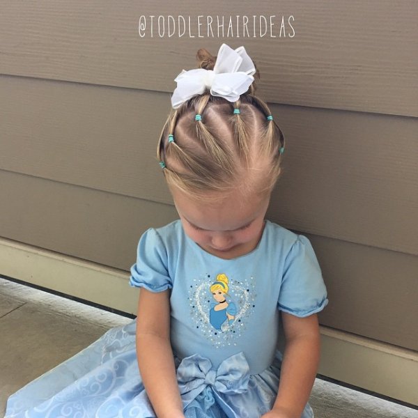 Гарні ідеї зачіски для дівчаток в садок – повсякденні і святкові варіанти