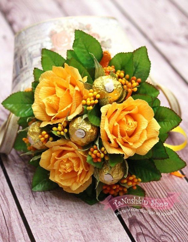 Красиві букети квітів з цукерок своїми руками фото, майстер клас