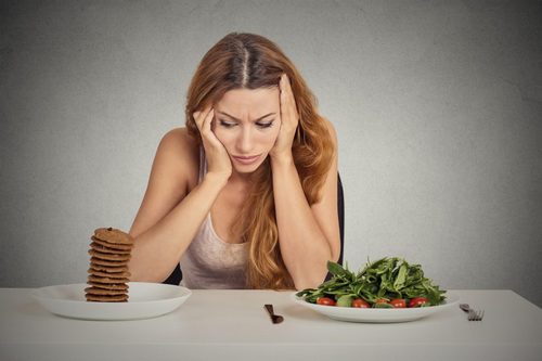 Чому шлунок не перетравлює їжу — причини і лікування
