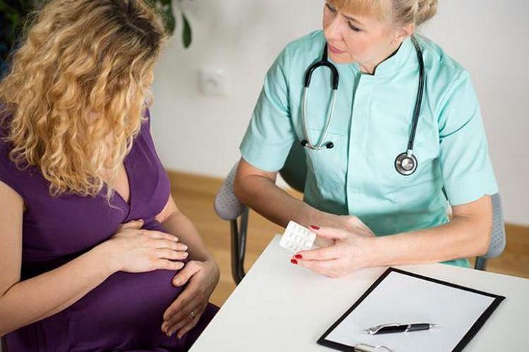 Зелені виділення при вагітності: причини і лікування