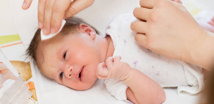 Чим лікувати конюнктивіт у новонародженої дитини