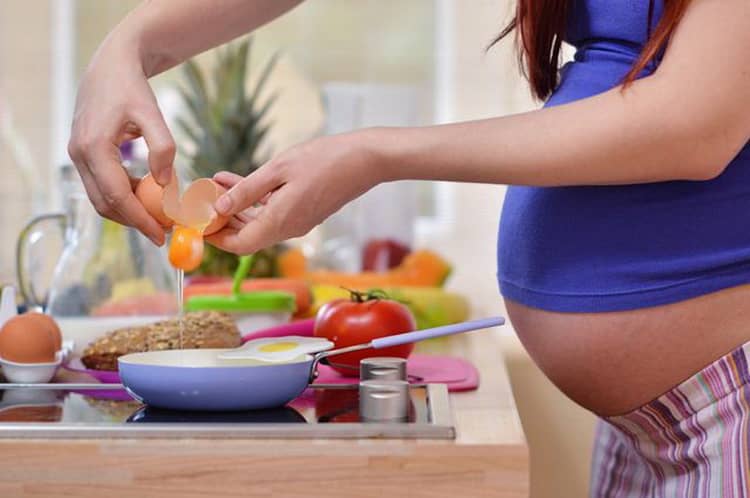 Свербить живіт при вагітності: причини