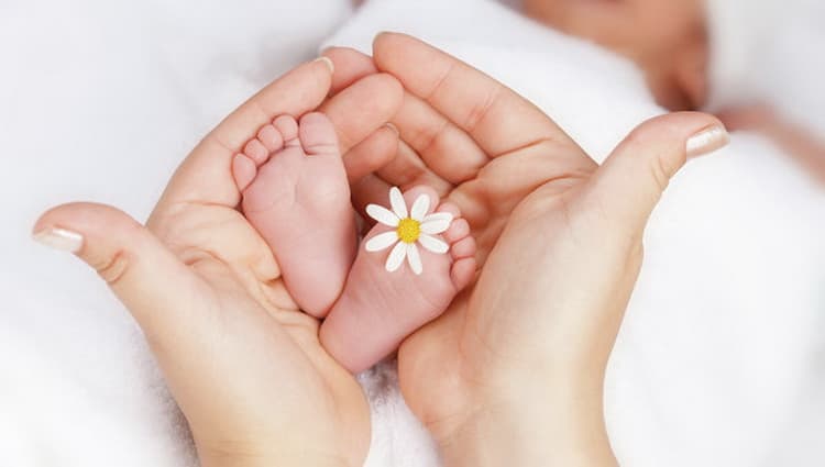 Гикавка у новонароджених: як допомогти малюку