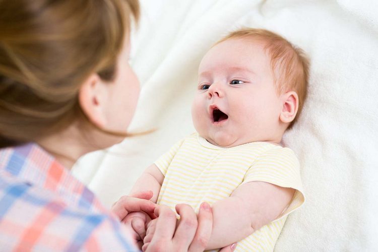 Дитина в 2 місяці: розвиток, що вміє