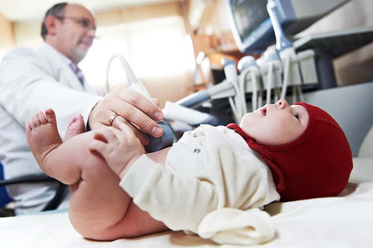 Шуми в серці у новонародженого: причини і лікування
