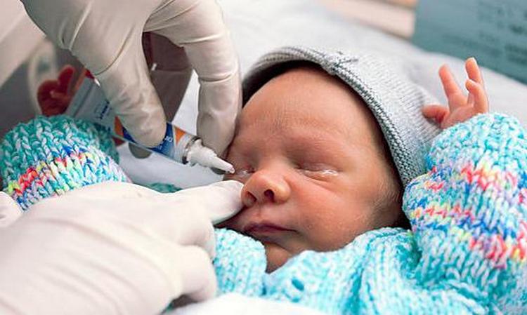 Зондування при непрохідність слізного каналу у новонароджених