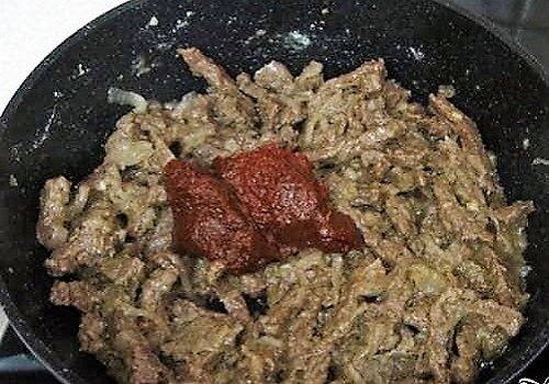 Бефстроганов з яловичини в томатному соусі рецепт класичний покроковий з фото