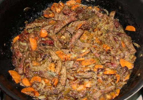 Бефстроганов з яловичої печінки зі сметаною рецепт з фото покроково на сковороді