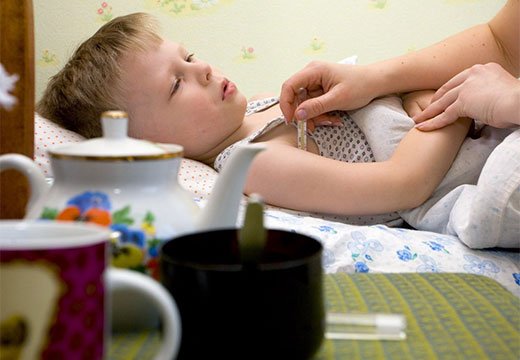 Що давати дитині при отруєнні і блювоті: огляд ефективних засобів для лікування