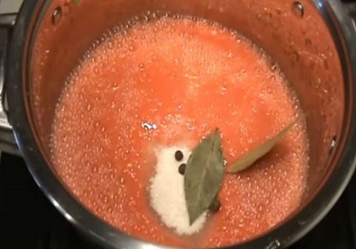 Домашній рецепт лечо на зиму з перцю і помідорів і моркви і цибулі з оцтом