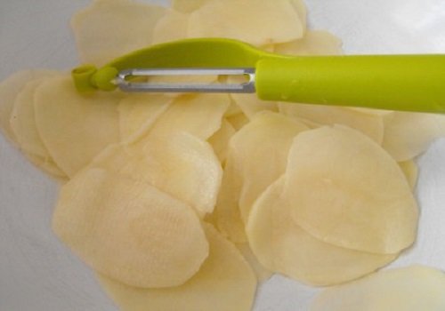 Картопляні чіпси хрусткі та смачні в духовці рецепт з фото покроково