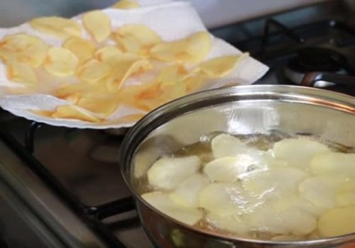Картопляні чіпси хрусткі та смачні в духовці рецепт з фото покроково