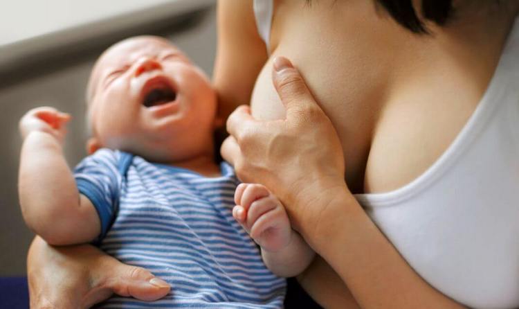 Коротка вуздечка під язиком у новонародженого: що робити