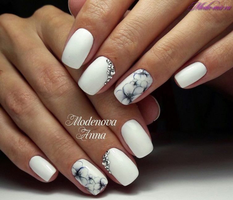 Модні тенденції дизайну білого манікюру влітку 2019 року: френч, чорно білий, на коротких нігтях + 125 ФОТО