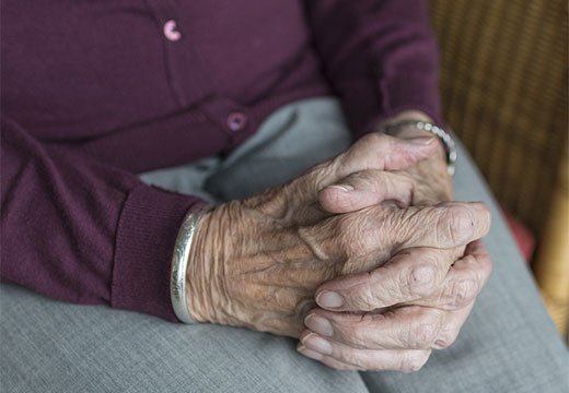 Огляд проносних препаратів при запорах для літніх людей щоденного застосування