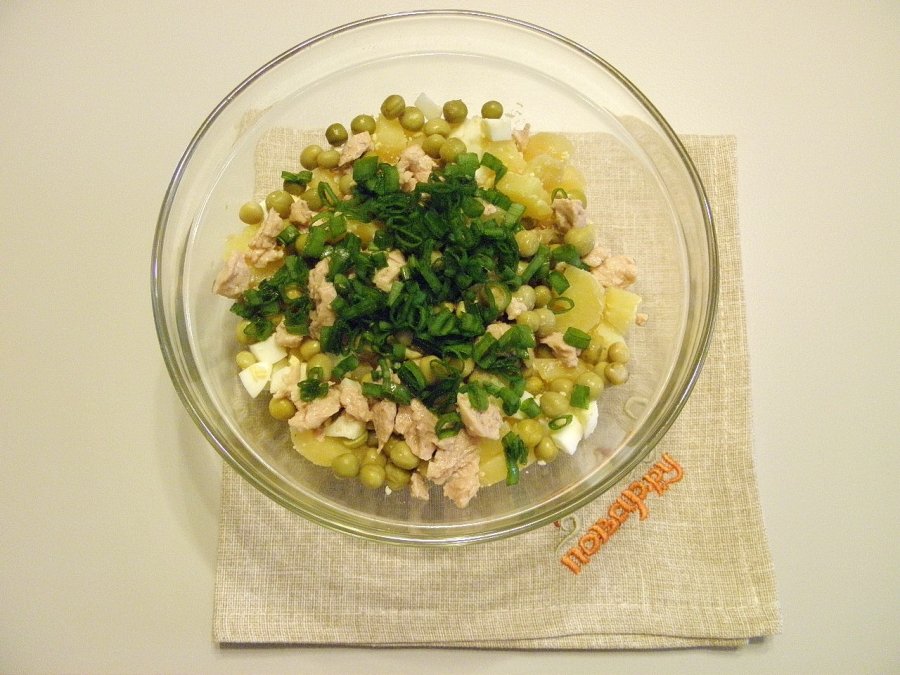 Дуже смачний салат з печінкою тріски: ТОП 7 покрокових рецептів з ФОТО
