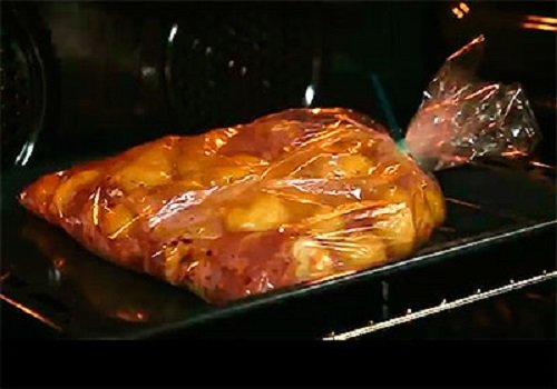 Стегенця з картоплею, запечені в рукаві в духовці рецепт з фото