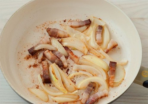 Омлет з беконом на сковороді з фото покроковий рецепт без силіконових форм