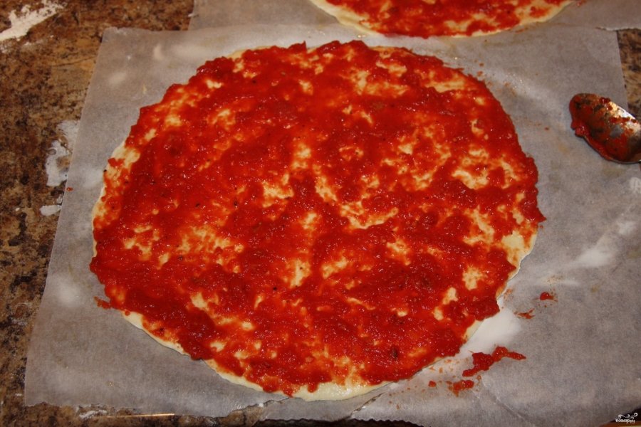 Піца в домашніх умовах в духовці: ТОП 9 кращих покрокових рецептів з ФОТО