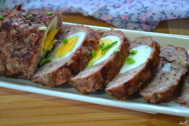 Рулет в духовці: ТОП 6 покрокових рецептів страв з мясом, куркою, фаршем, яйцями, у фользі + ФОТО