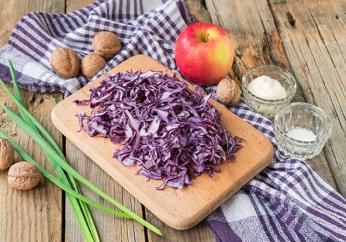 Салат з червоної капусти з волоськими горіхами покроковий рецепт дуже корисний