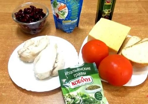 Салат з куркою і квасолею і сухариками домашній рецепт з фото покроково