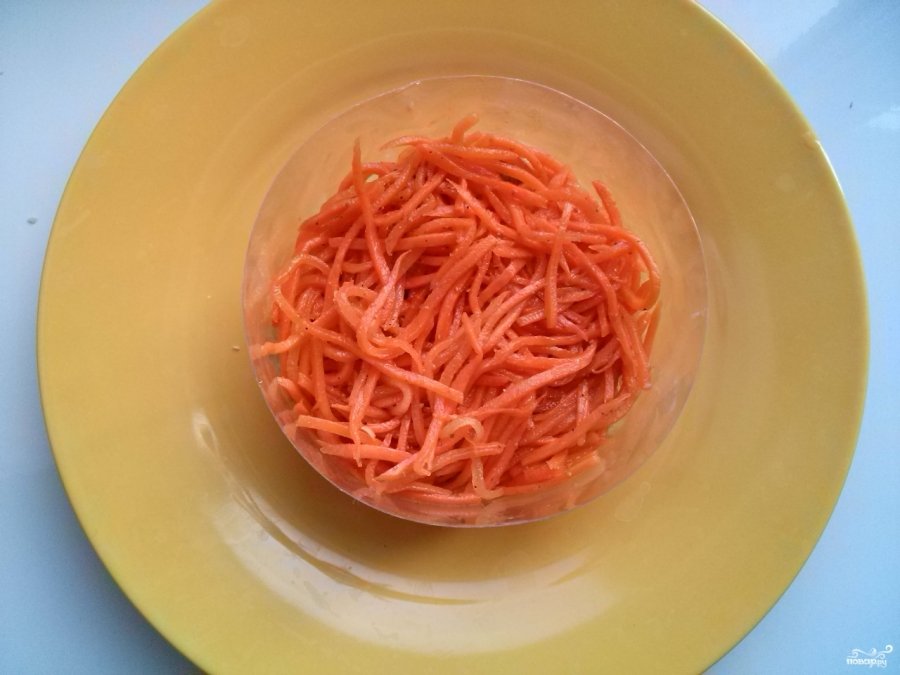 Салати з корейською морквою: ТОП 11 покрокових рецептів з ФОТО. З копченою куркою, квасолею, перцем, ковбасою, огірком