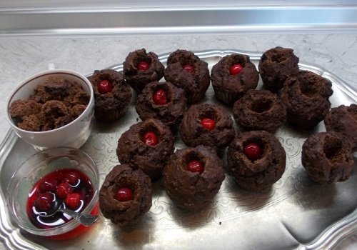 Шоколадні капкейки з вишнею покроковий домашній рецепт з фото