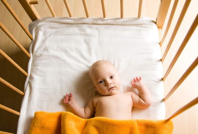 Скільки дитина в 3 місяці повинен спати в нормі