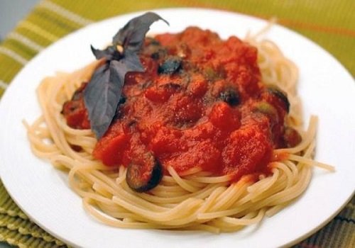 Спагеті по італійськи з соусом з помідорів домашній покроковий рецепт з фото