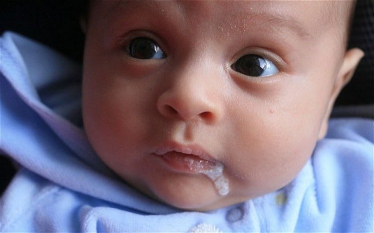 Зригування у новонароджених після годування: причини