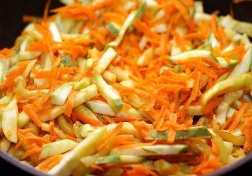 Тушковані кабачки з морквою покроковий домашній рецепт з фото