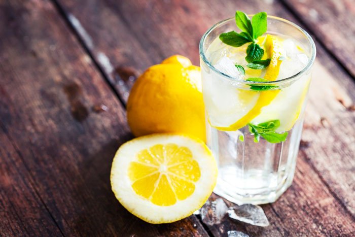Вода з лимоном натщесерце: користь і шкода, як зробити лимонну воду, як пити