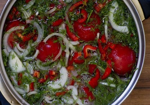 Закусочні помідори з часником і зеленню швидкого приготування за добу домашній рецепт з фото