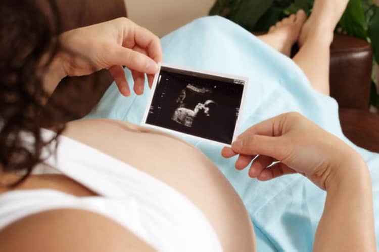 Амніоцентез при вагітності: коли призначають, протипоказання