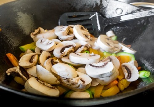 Локшина з овочами і соєвим соусом домашній рецепт з фото покроково