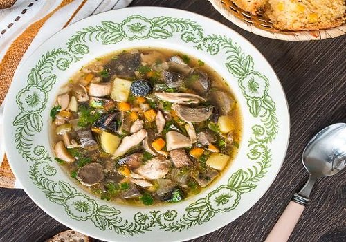 Осіннього супу з лісовими грибами і куркою домашній покроковий рецепт з фото