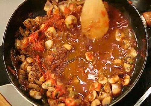 Печінка яловича з цибулею і грибами на сковорідці домашній покроковий рецепт з фото