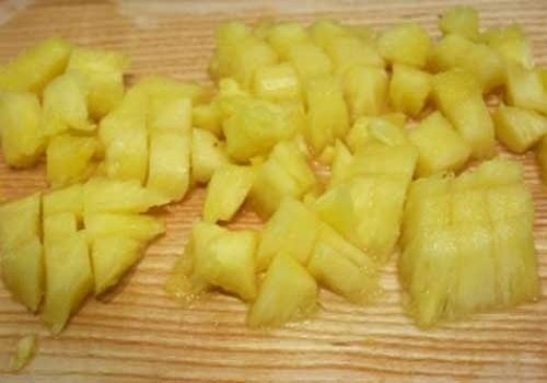 Салат Мулен Руж з куркою і ананасами покроковий домашній рецепт з фото